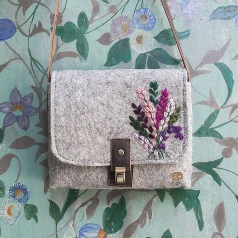 تصویر 1 از کیف نمدی با طراحی شیک برای مهمانی های دوستانه